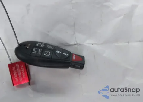 2011 Chrysler Town & Country Touring-L z USA, uszkodzony, nr VIN 2A4RR8DG8BR746217